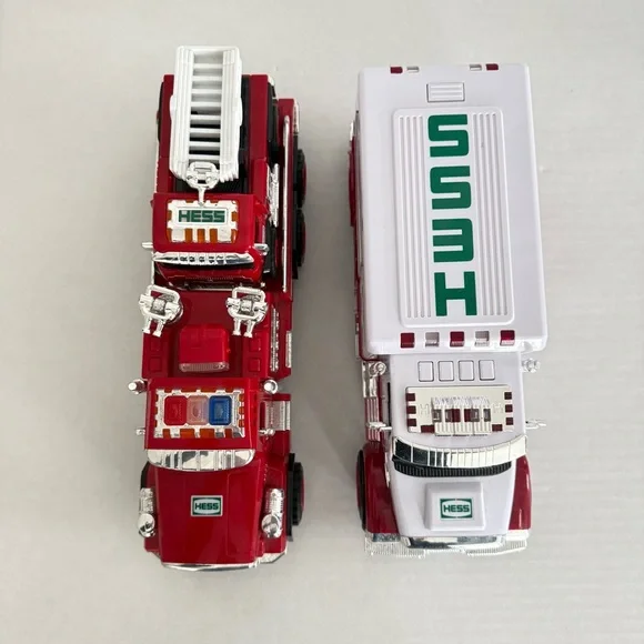 Hess Ambulance and Rescue Truck 2020/Hess Fire Truck and Ladder Rescue Set 2015 - Picture 6 of 17